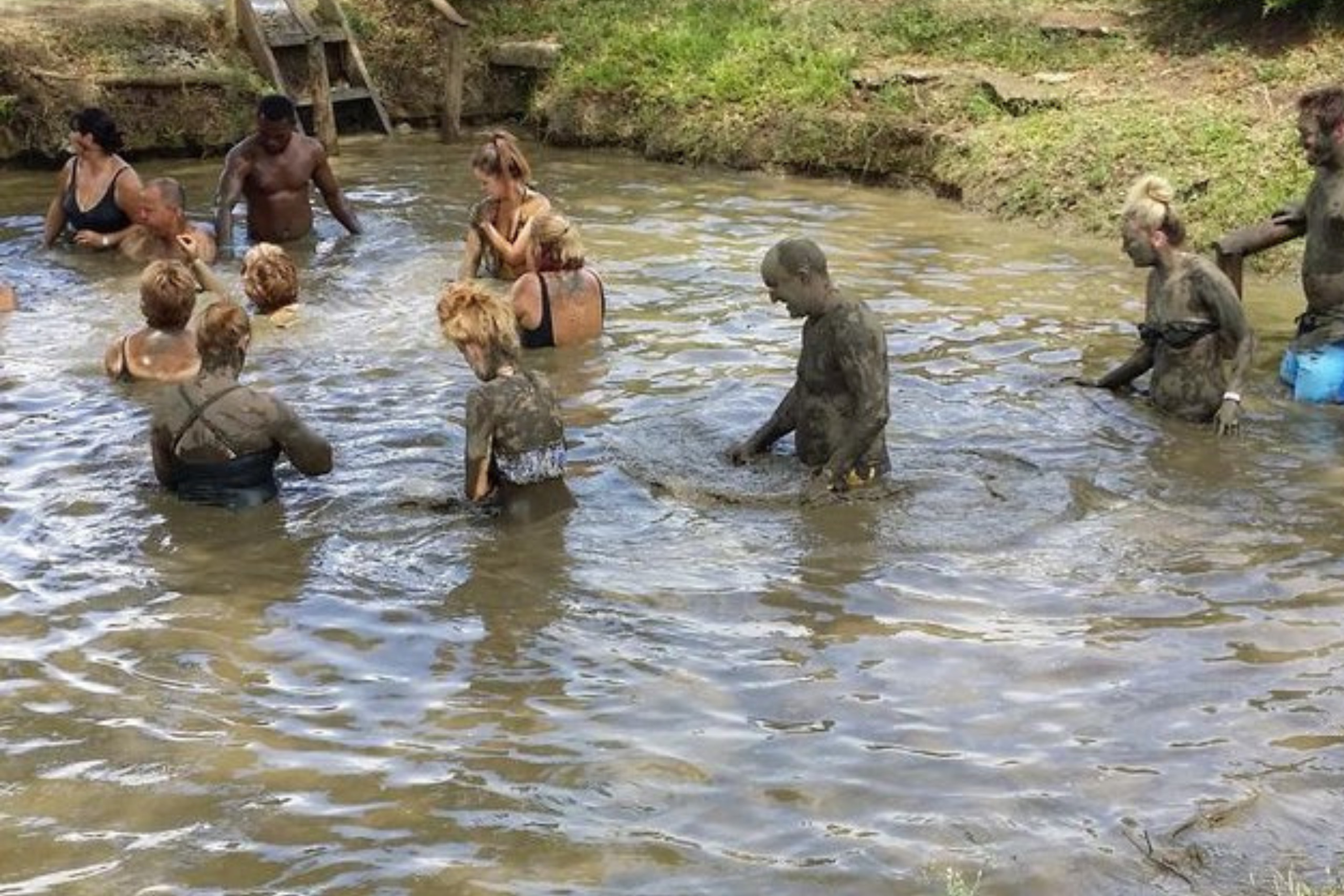 Profiter d'un bain de boue naturelle à Sabeto - îles fidji